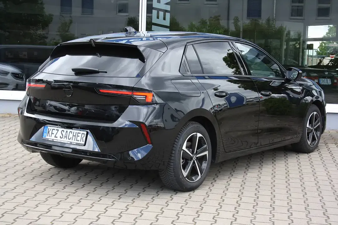 Opel Astra GS - Thumbnail 3