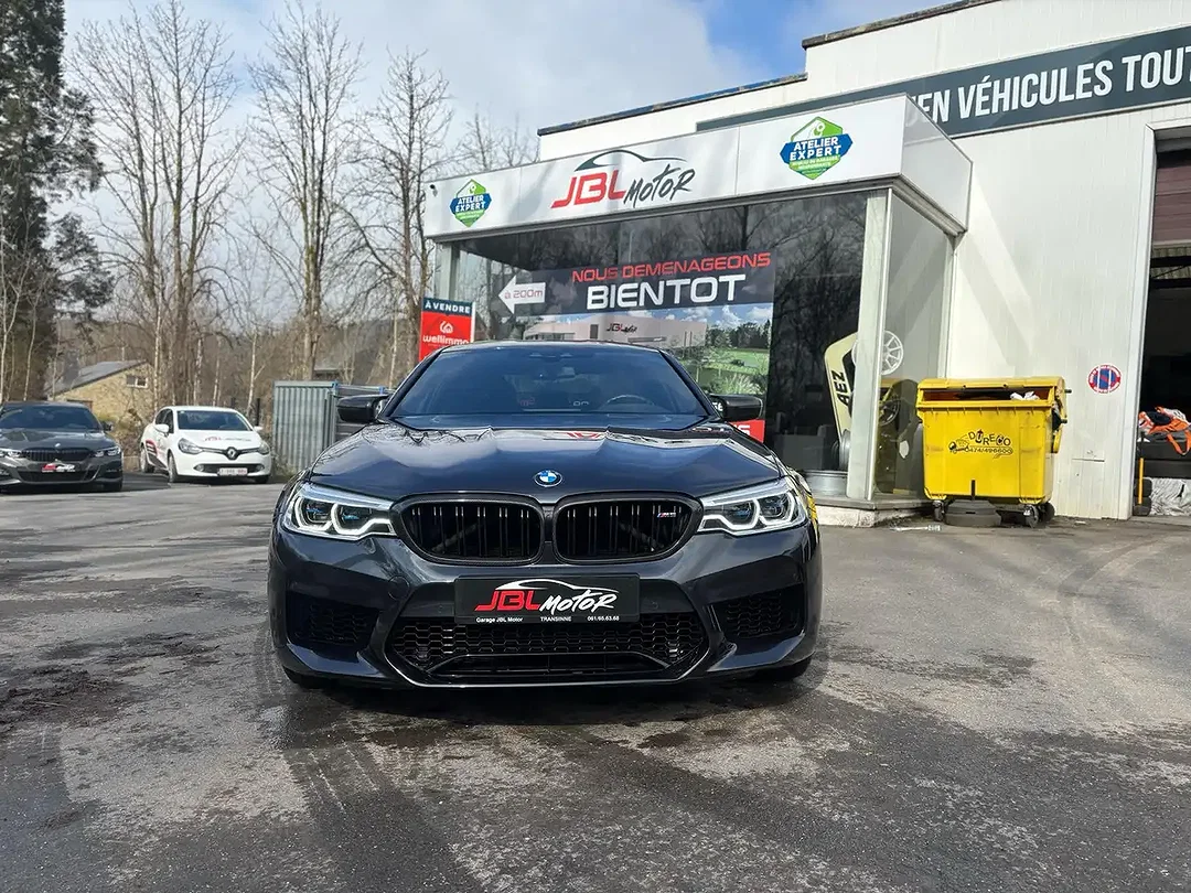 BMW M5 4.4 - Afbeelding 1