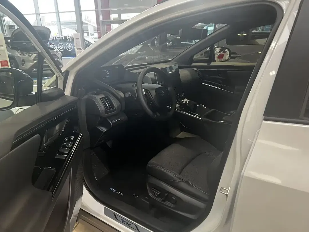 Toyota bZ4X Comfort - Thumbnail 5