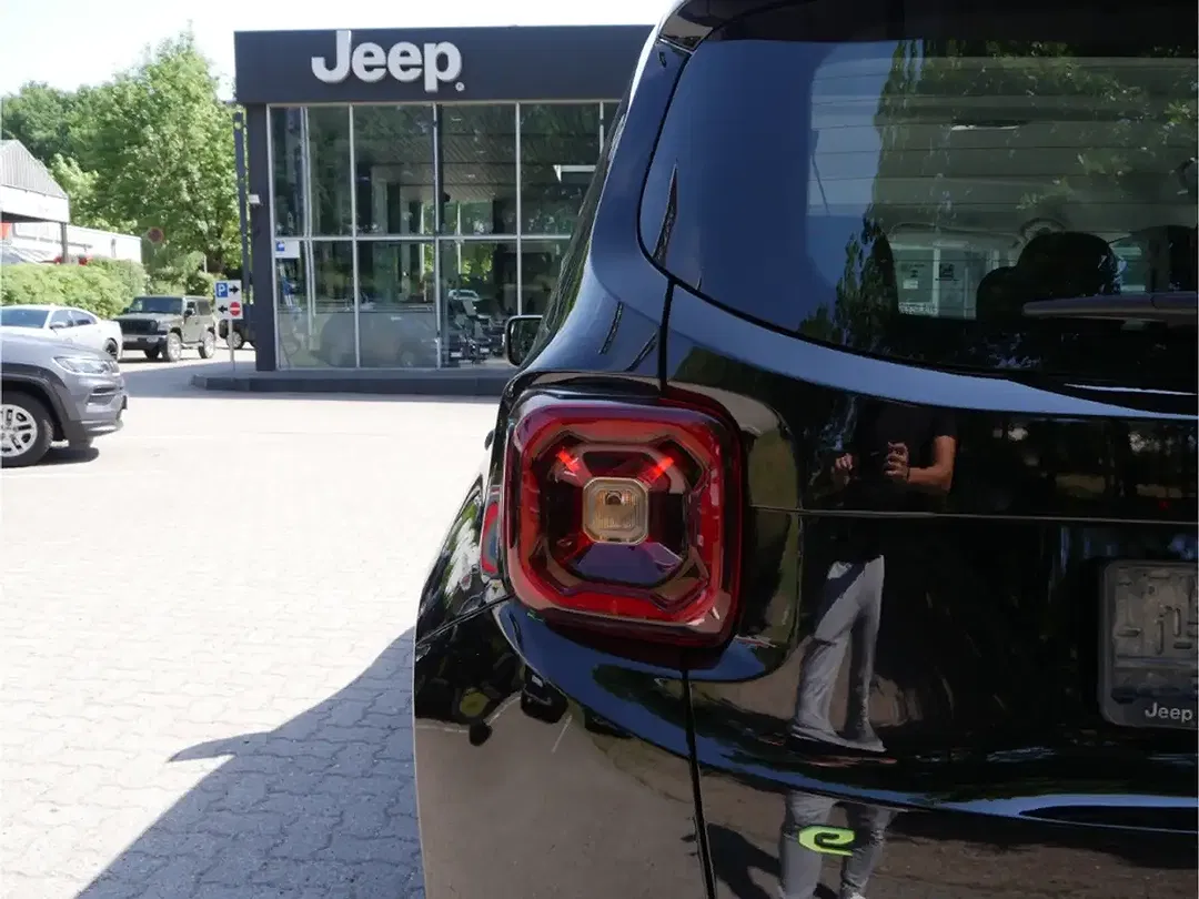 Jeep Renegade MHEV Summit - Thumbnail 10