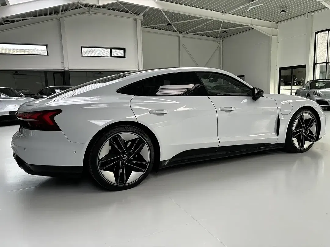 Audi e-tron GT 60 quattro - Thumbnail 4