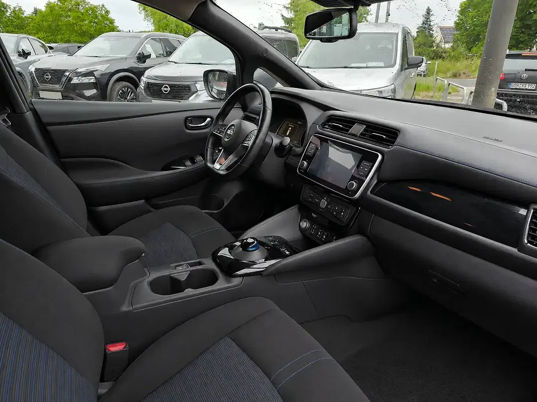 Nissan Leaf - Thumbnail 9