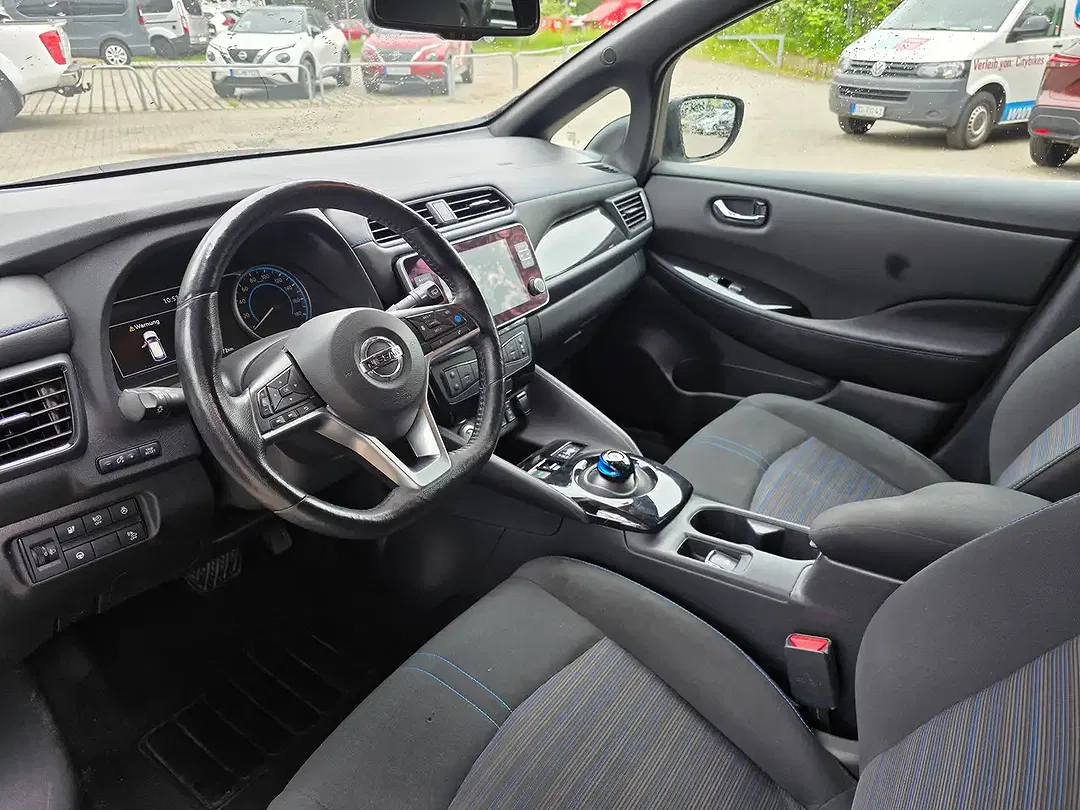 Nissan Leaf - Thumbnail 8