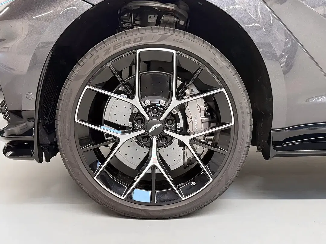 Aston Martin DBX 707 - Thumbnail 8
