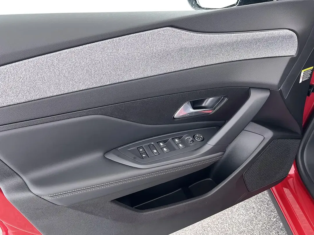 Peugeot 408 Hybrid Allure - foto 11