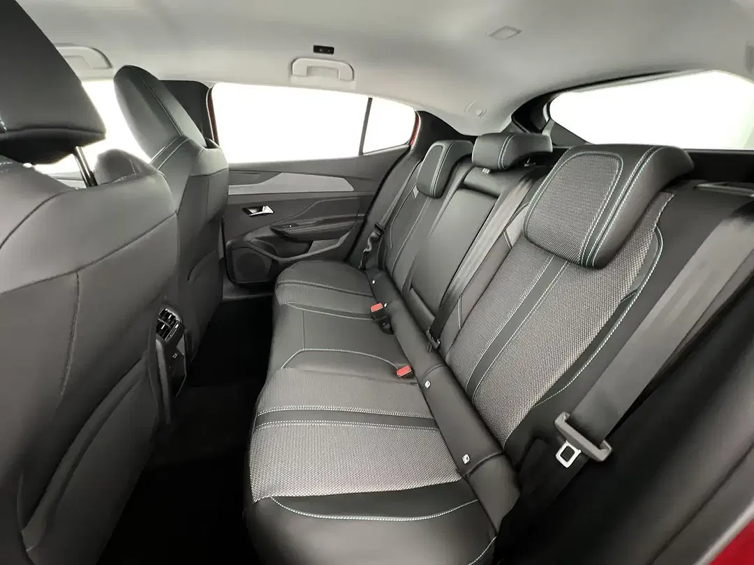 Peugeot 408 Hybrid Allure - Thumbnail 8
