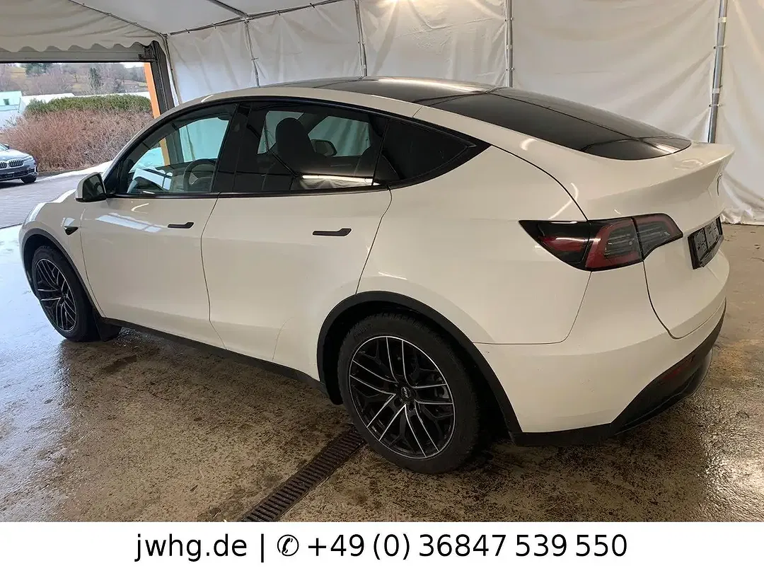 Tesla Model Y RWD - Thumbnail 4