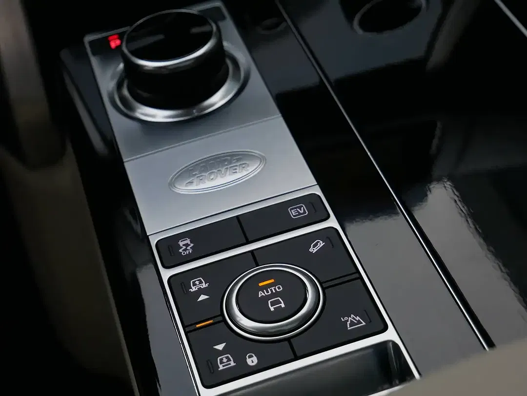 Land Rover Range Rover P400e Autobiography - Thumbnail 11
