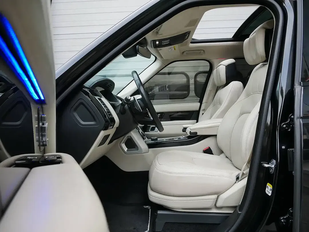 Land Rover Range Rover P400e Autobiography - Thumbnail 6