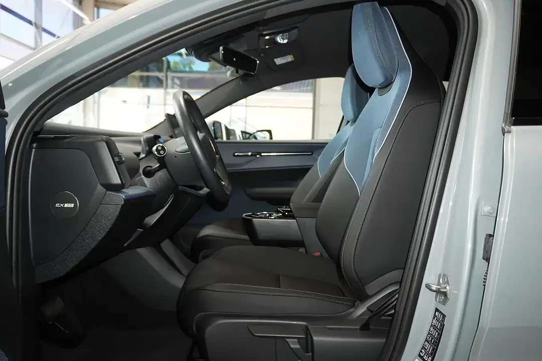 Volvo EX30 Extended Range - Thumbnail 12