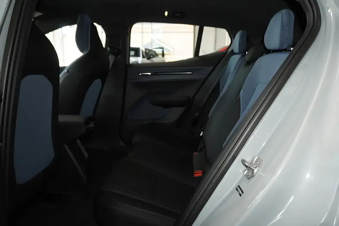 Volvo EX30 Extended Range - Thumbnail 13