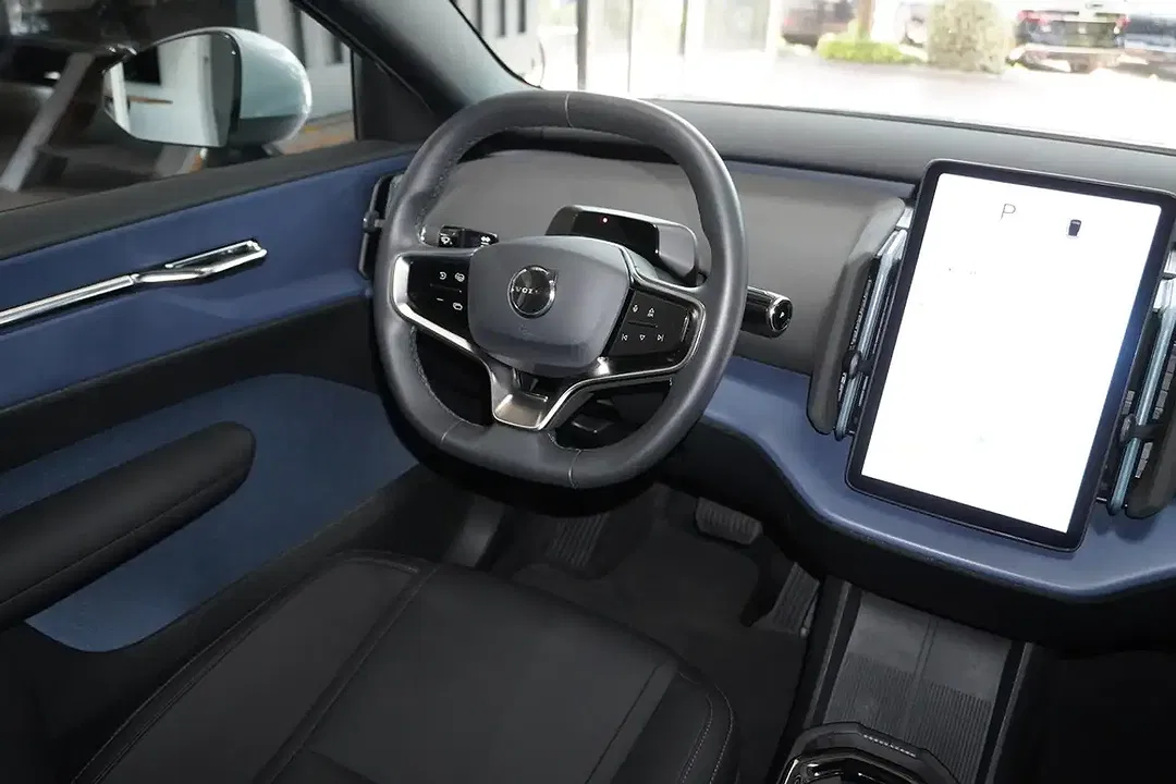 Volvo EX30 Extended Range - Thumbnail 14