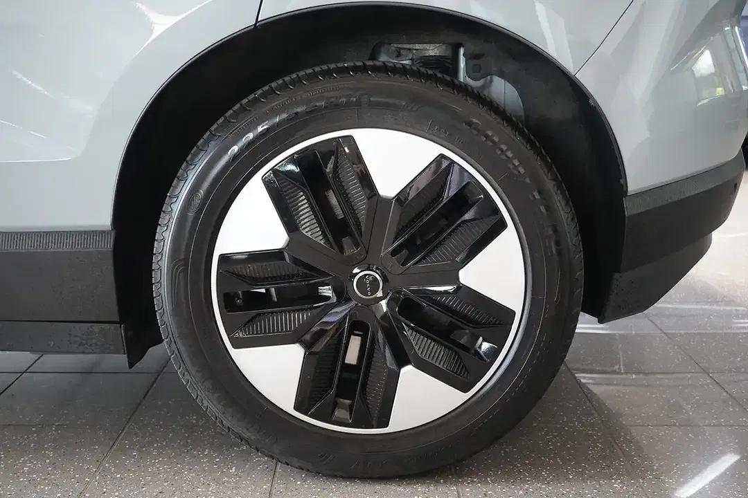 Volvo EX30 Extended Range - Thumbnail 19