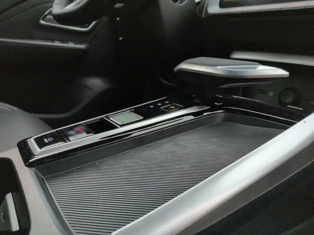 MG ZS Hybrid+ Luxury - Thumbnail 14