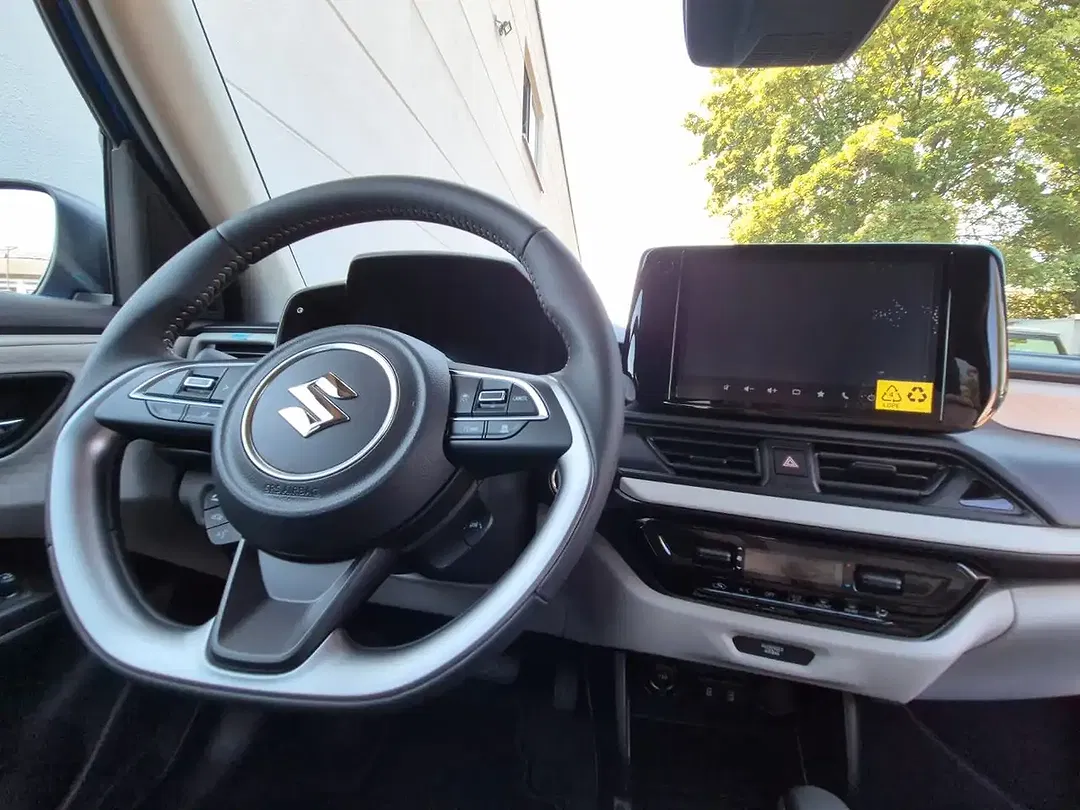 Suzuki Swift Hybrid CVT Comfort - Thumbnail 12