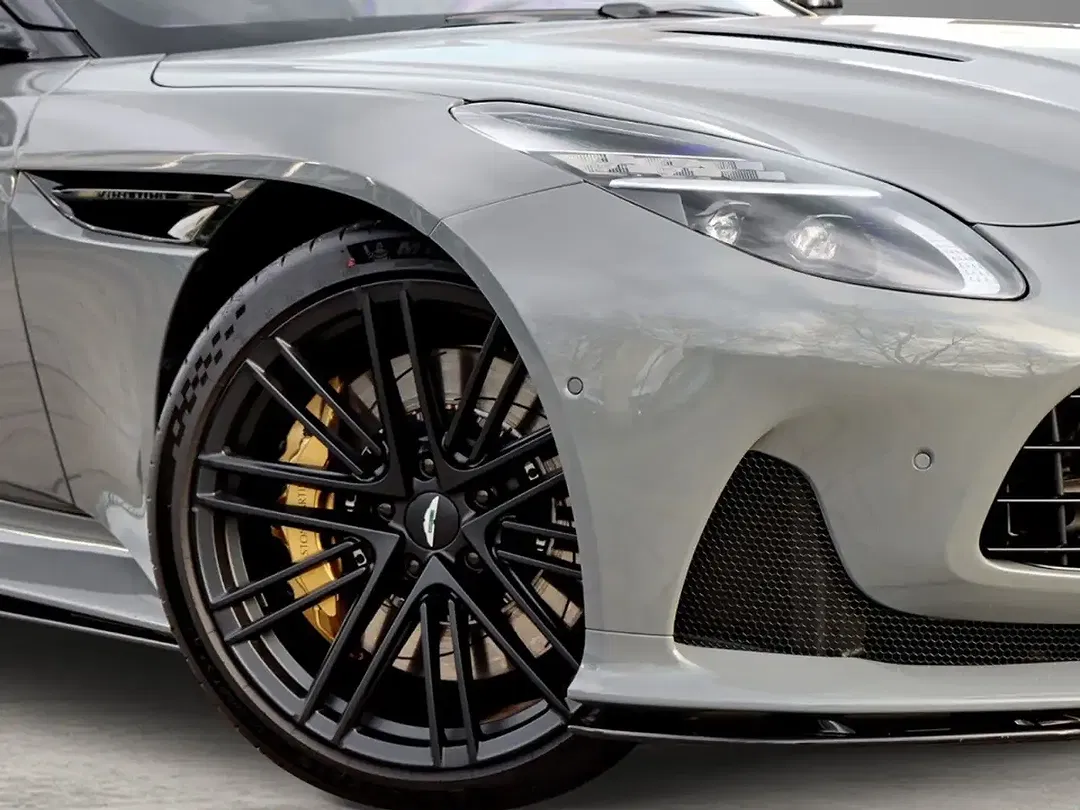 Aston Martin DB12 - Thumbnail 10