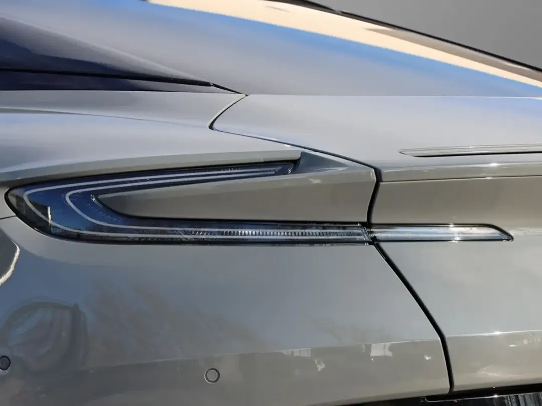 Aston Martin DB12 - Thumbnail 16