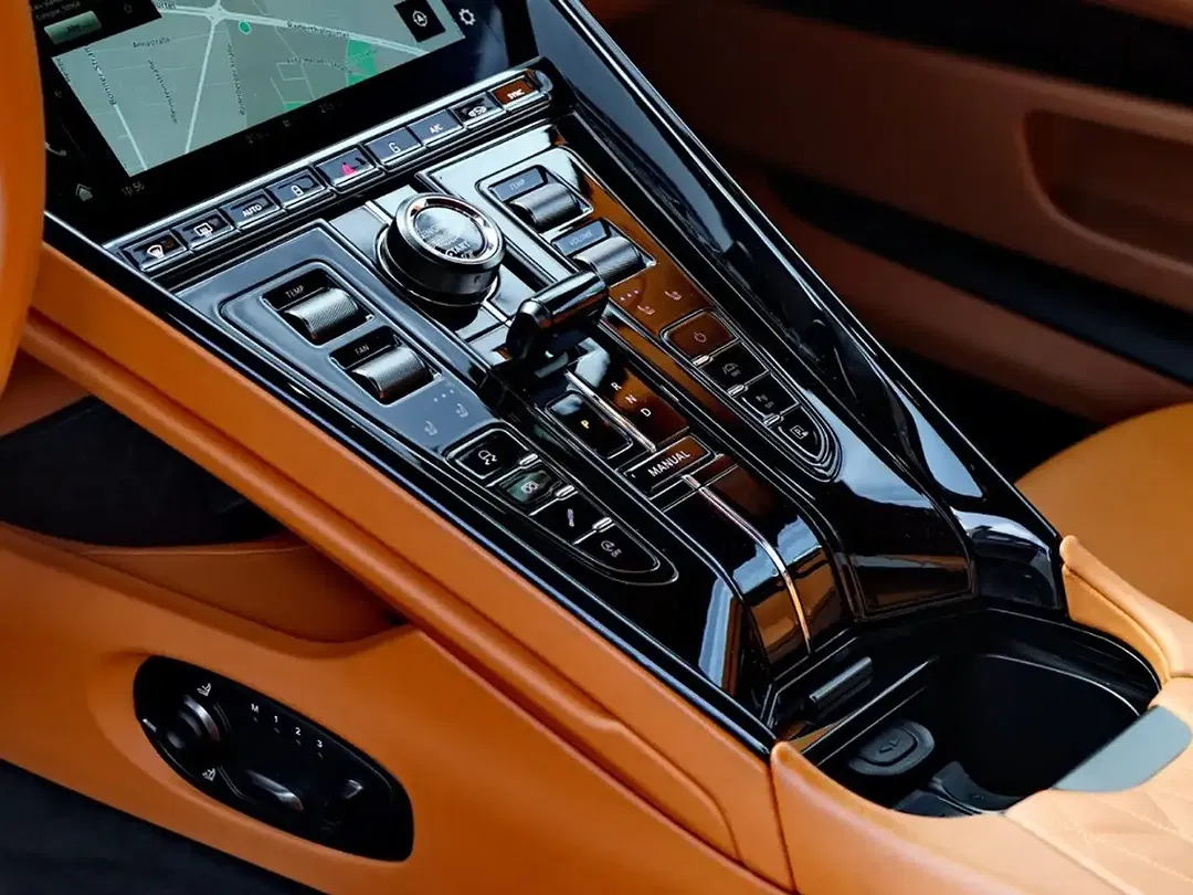 Aston Martin DB12 - Thumbnail 22