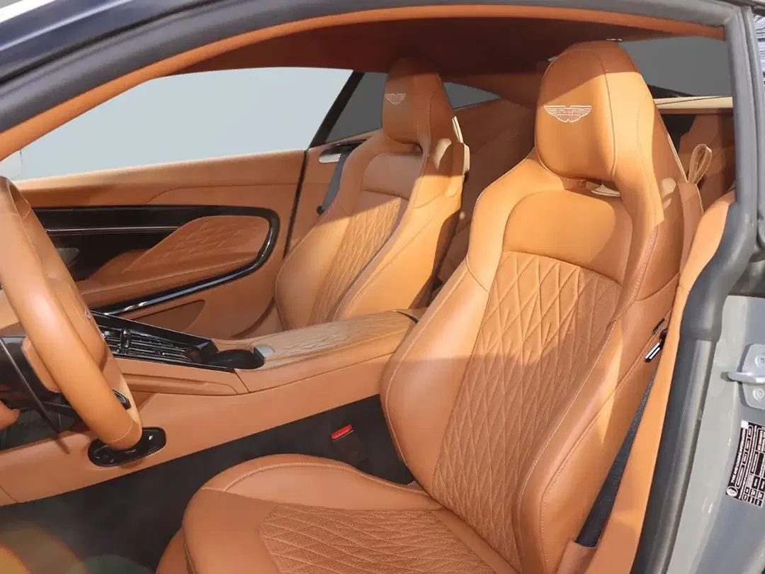 Aston Martin DB12 - Thumbnail 24