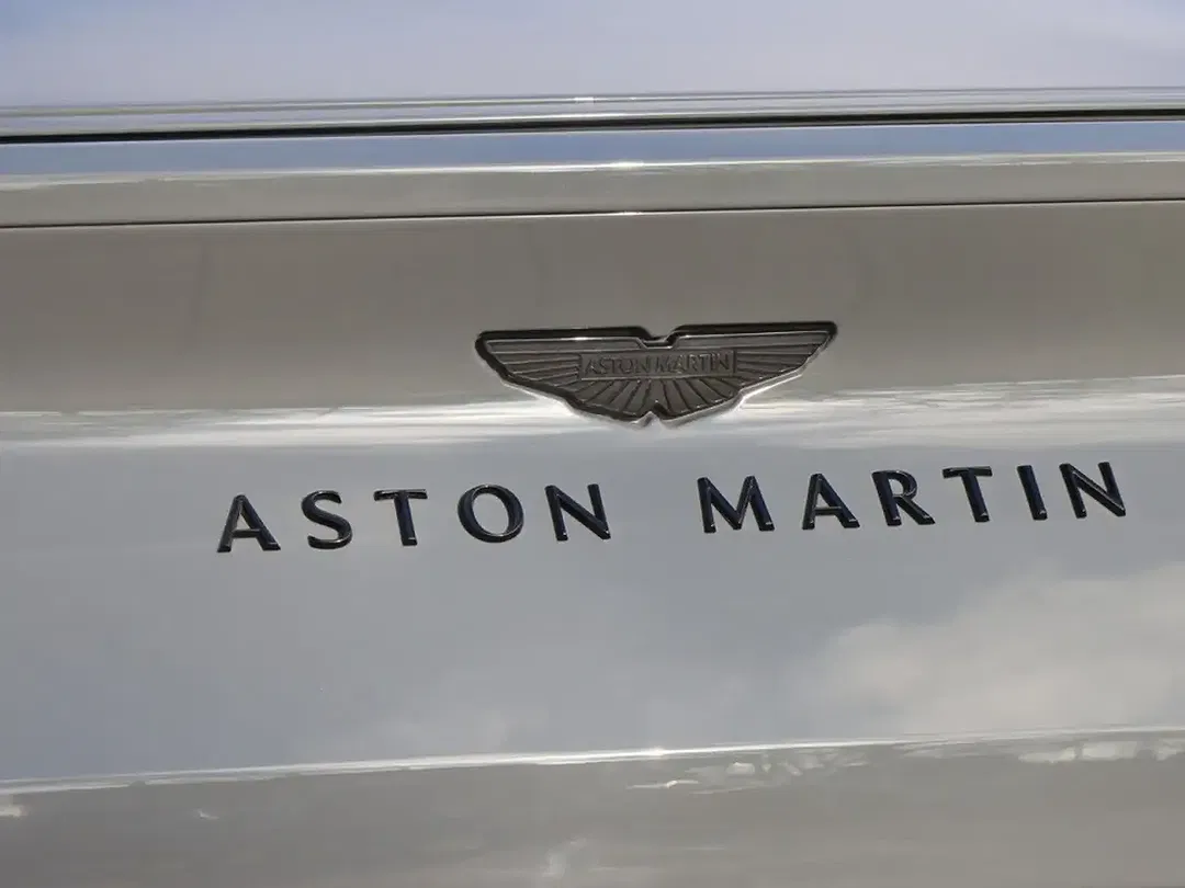 Aston Martin DB12 - Thumbnail 25