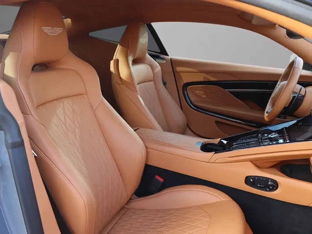 Aston Martin DB12 - Thumbnail 26