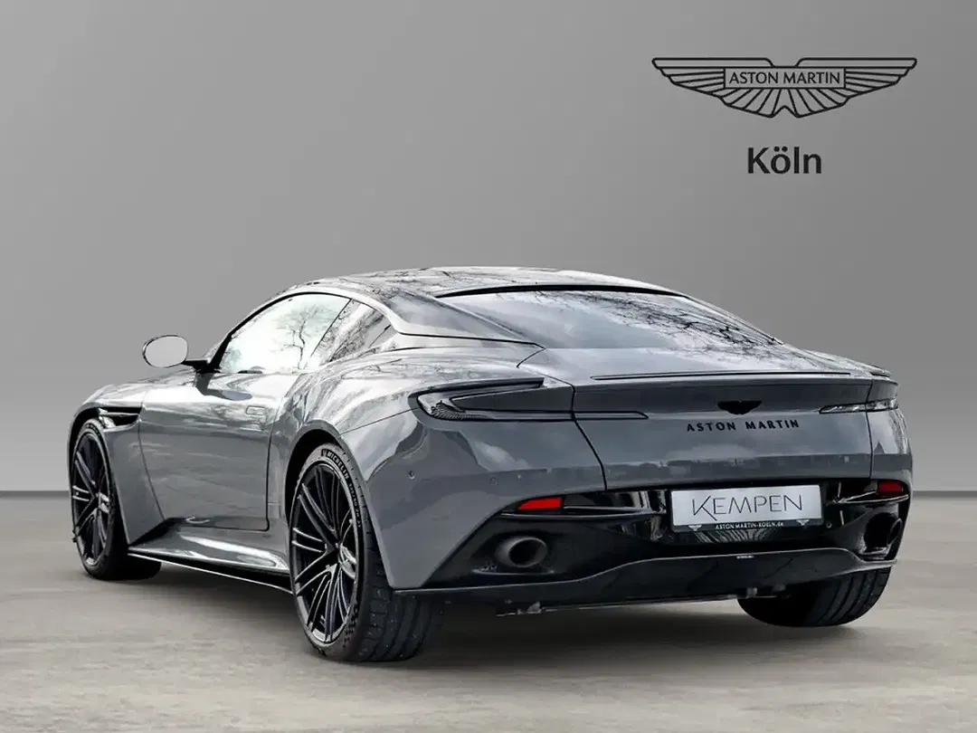 Aston Martin DB12 - Thumbnail 6