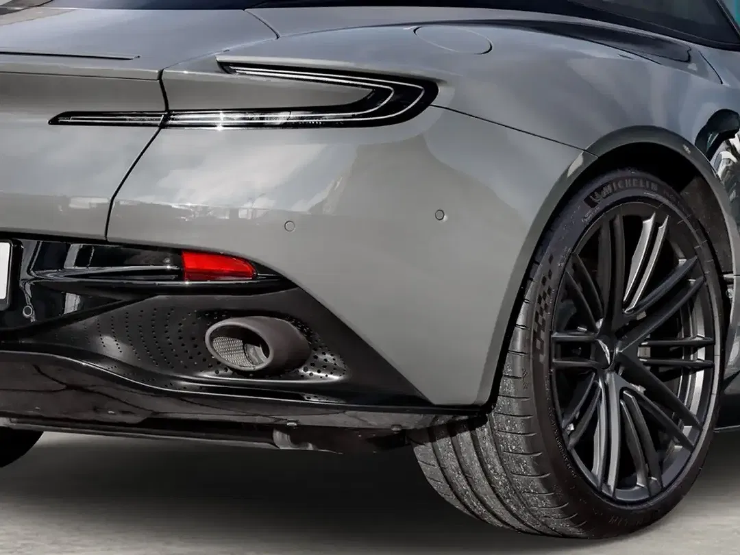Aston Martin DB12 - Thumbnail 9