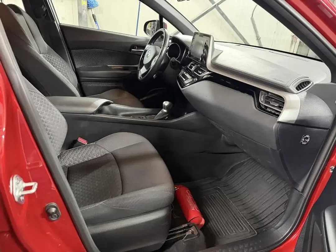 Toyota C-HR Black Edition - Thumbnail 11