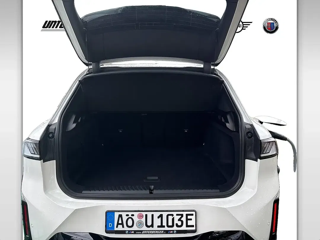 BMW iX3 xDrive - Thumbnail 12