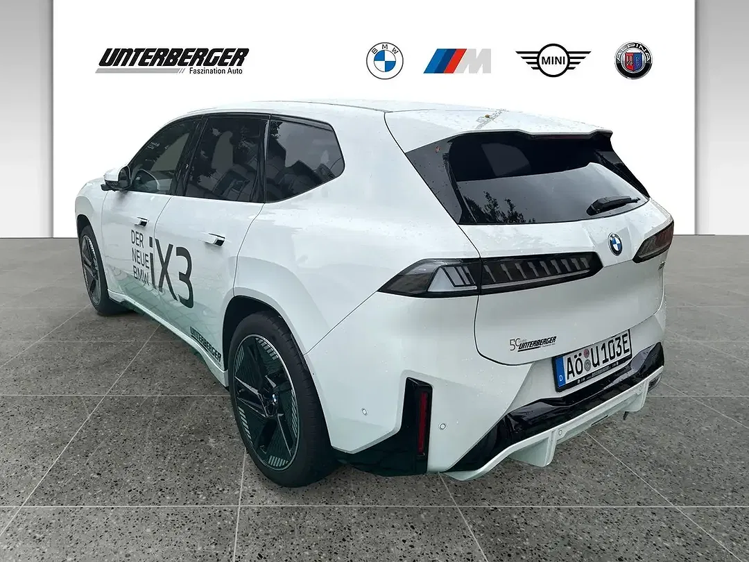 BMW iX3 xDrive - Thumbnail 3