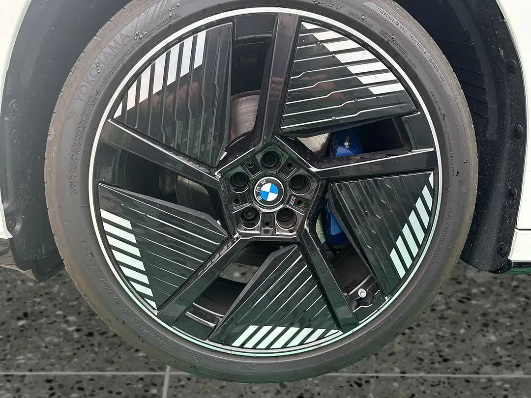 BMW iX3 xDrive - Thumbnail 5