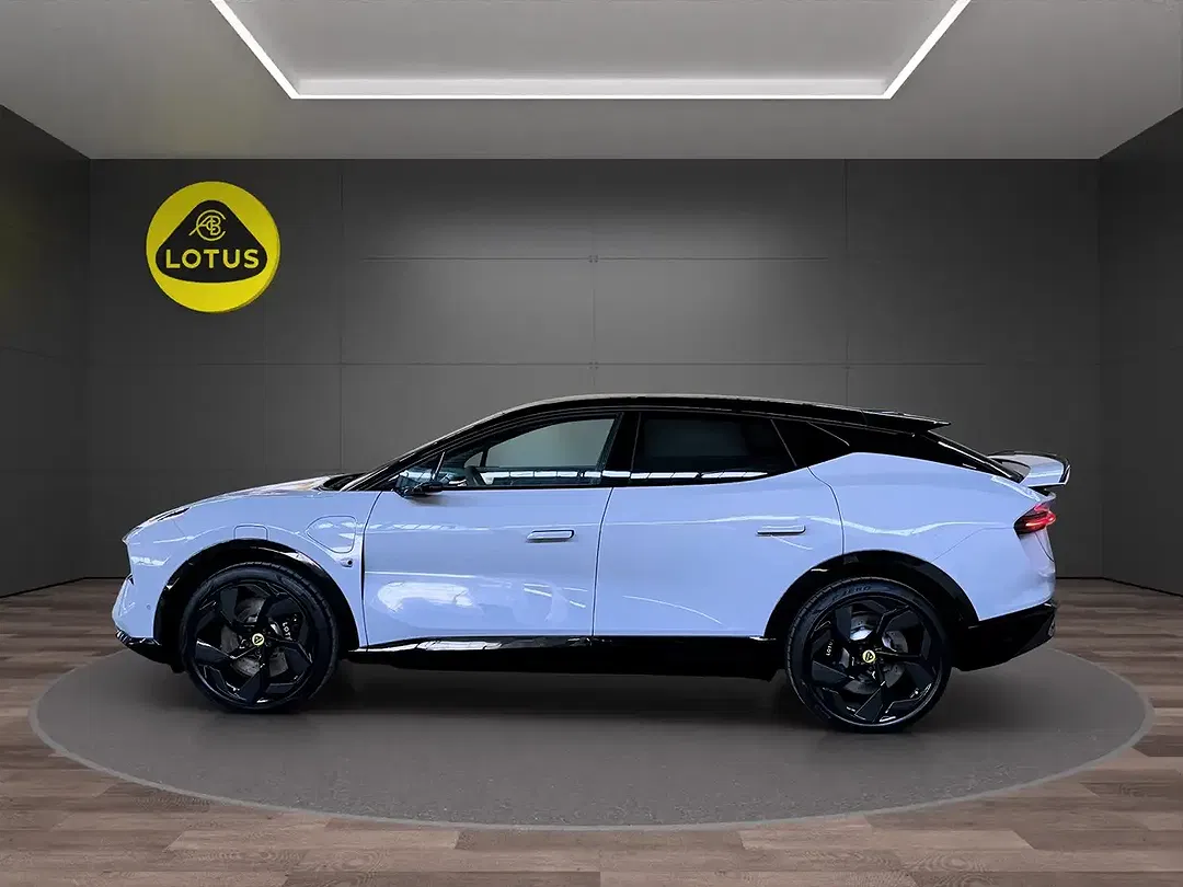 Lotus Eletre R - Thumbnail 4