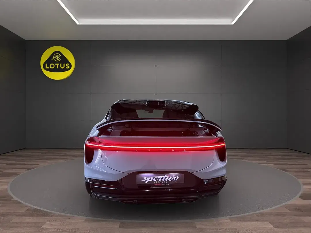 Lotus Eletre R - Thumbnail 5