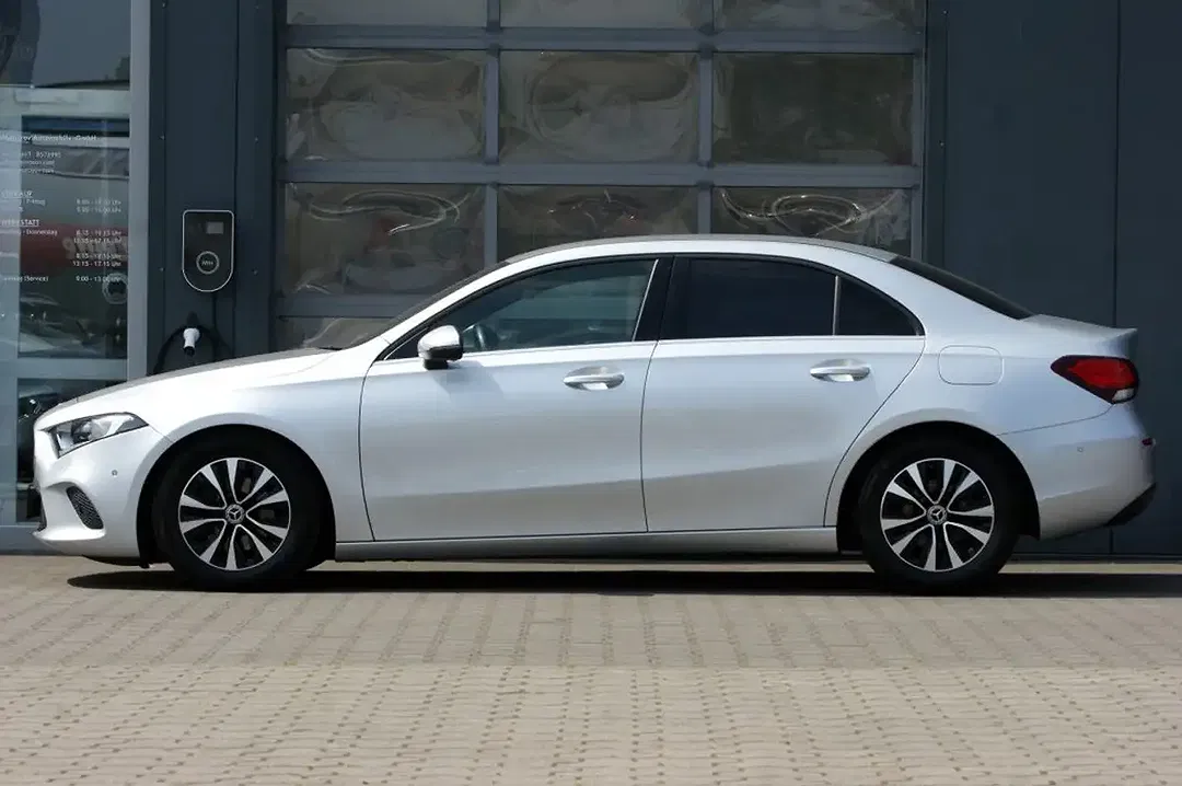 Mercedes-Benz A 180 7G-DCT Style - Thumbnail 5