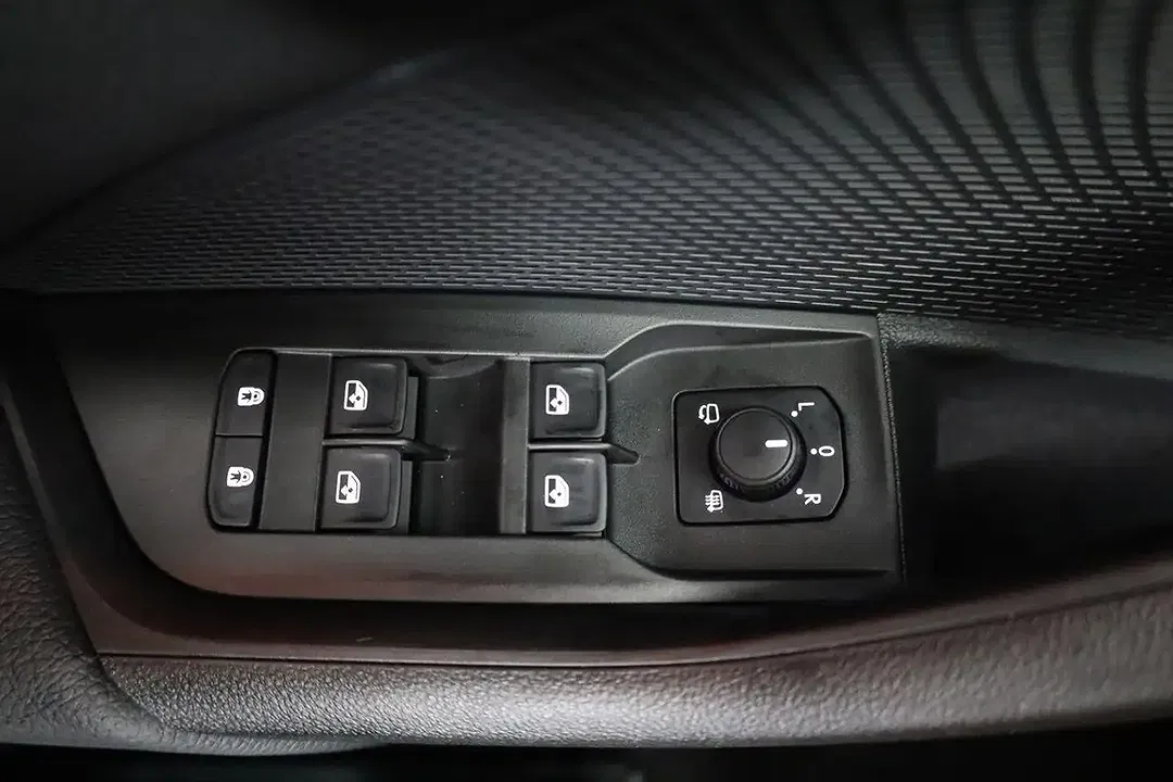 Skoda Octavia TDI DSG Combi Sportline - Thumbnail 8