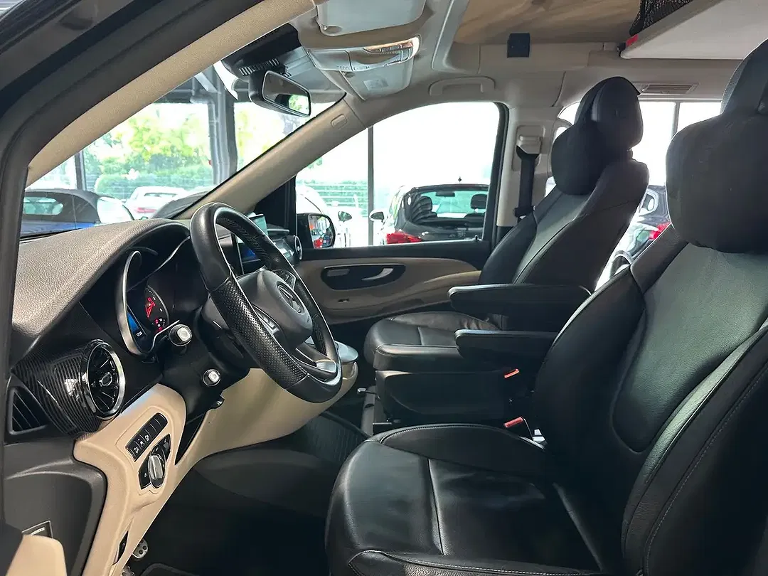 Mercedes-Benz V 300 4MATIC AMG Line - Thumbnail 13