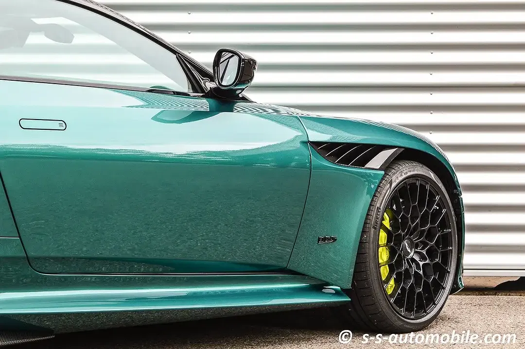 Aston Martin DBS 770 Ultimate - Thumbnail 11