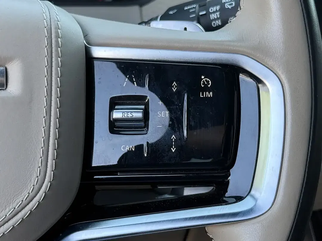 Land Rover Range Rover Velar R-Dynamic SE - Thumbnail 23
