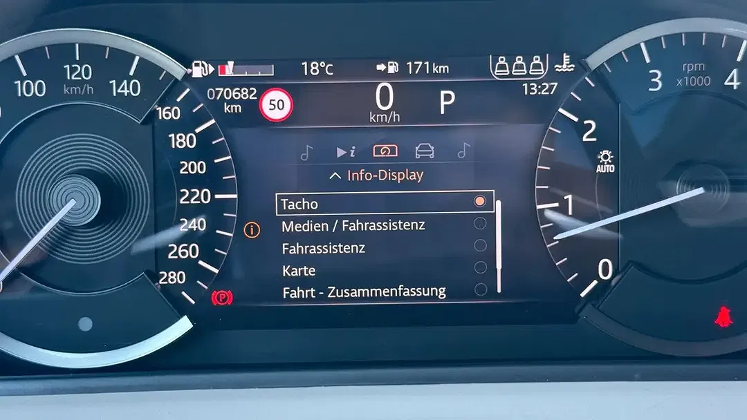 Land Rover Range Rover Velar R-Dynamic SE - Thumbnail 28