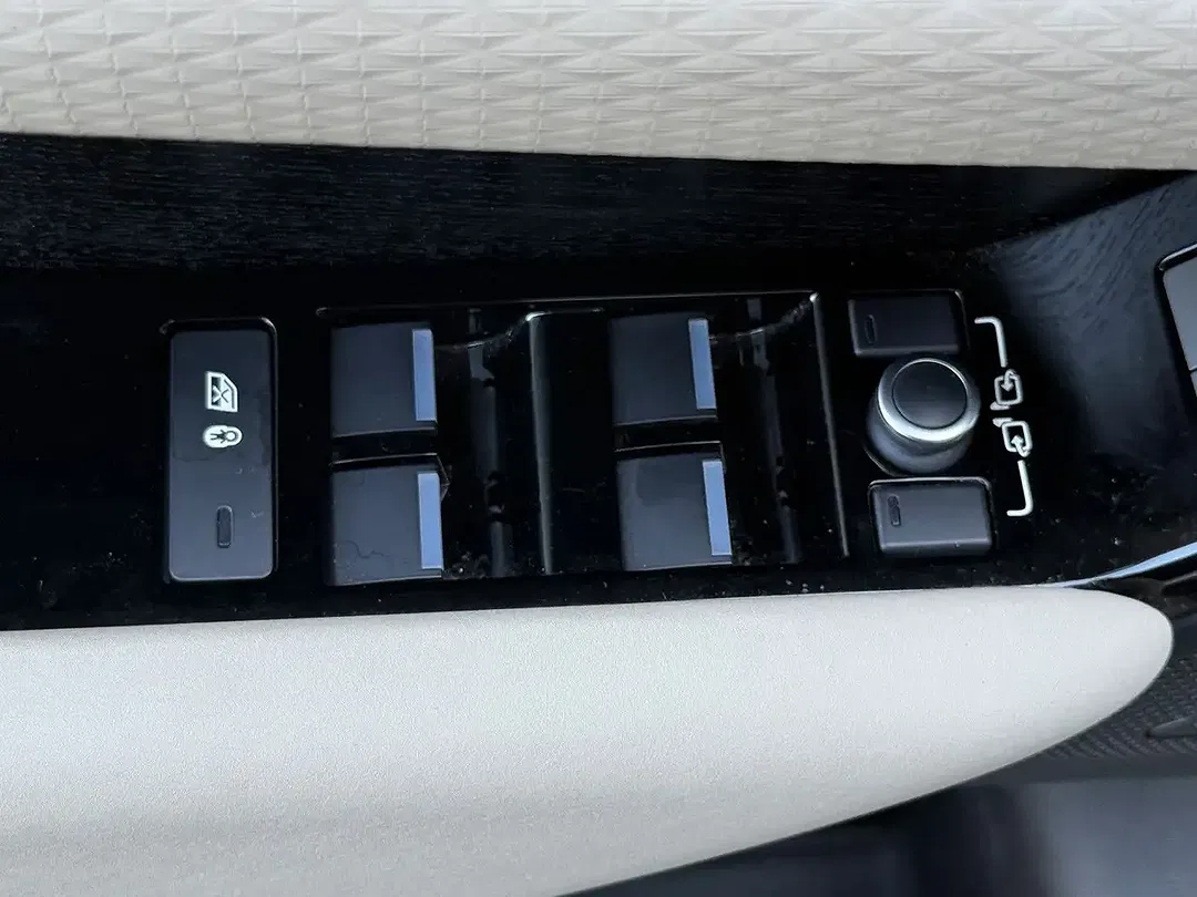 Land Rover Range Rover Velar R-Dynamic SE - Thumbnail 30