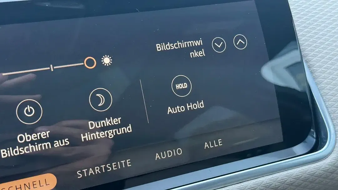 Land Rover Range Rover Velar R-Dynamic SE - Thumbnail 35