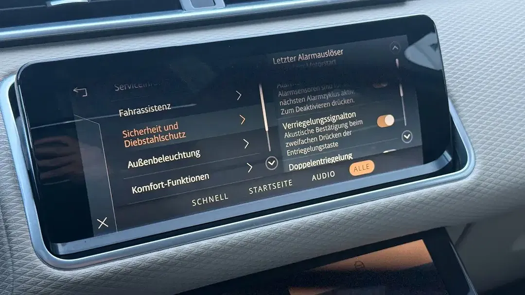 Land Rover Range Rover Velar R-Dynamic SE - Thumbnail 36
