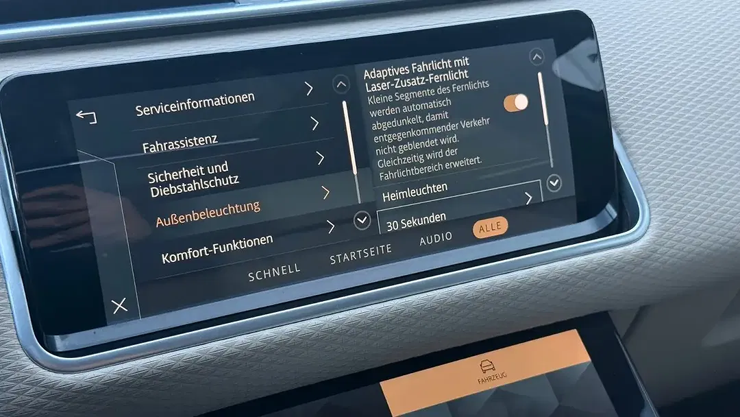 Land Rover Range Rover Velar R-Dynamic SE - Thumbnail 37