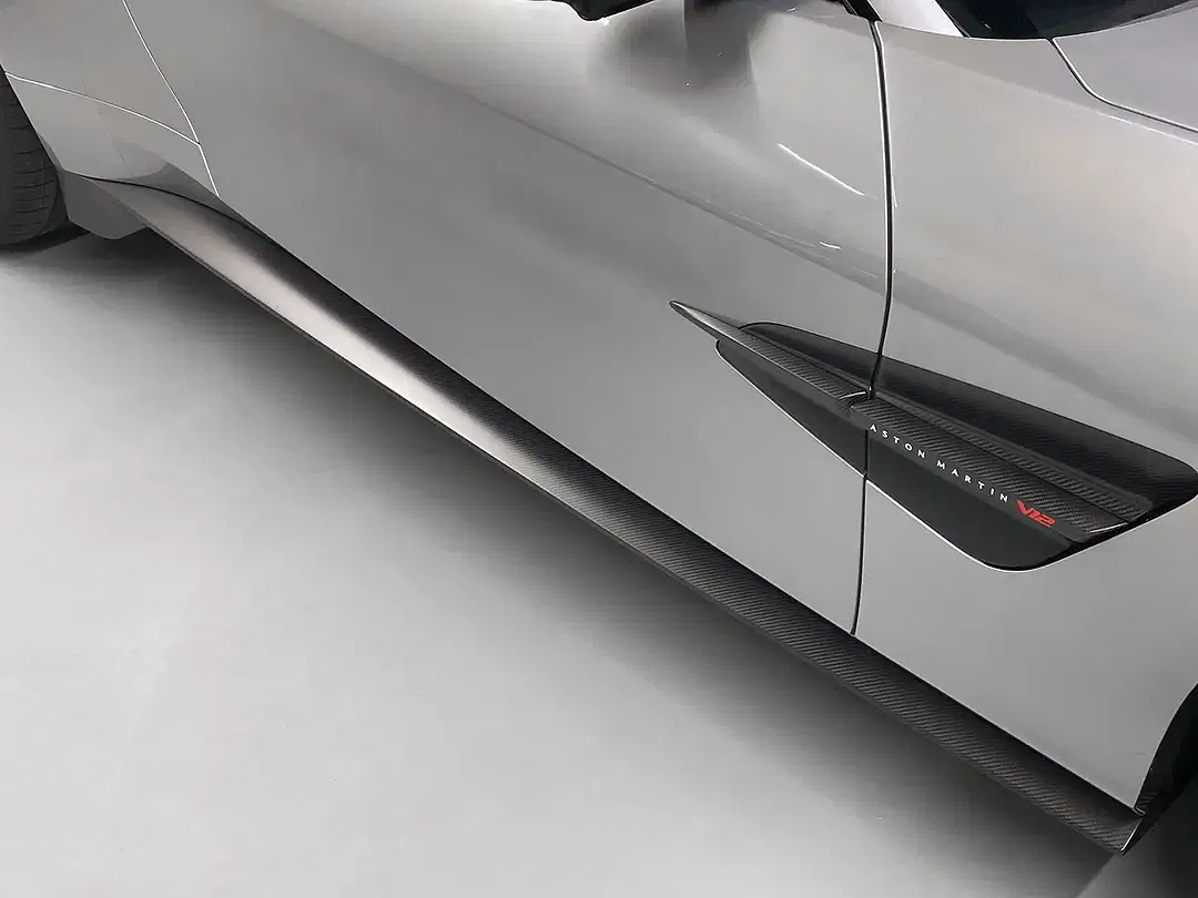 Aston Martin Vanquish Coupe - Thumbnail 11