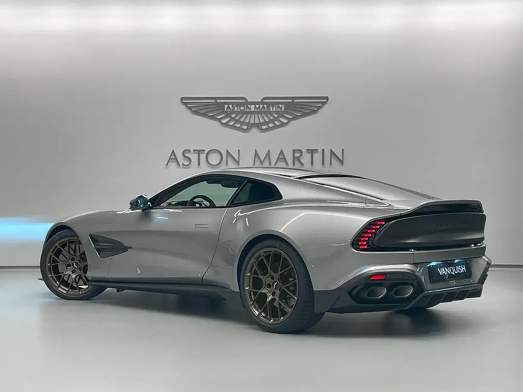 Aston Martin Vanquish Coupe - Thumbnail 3