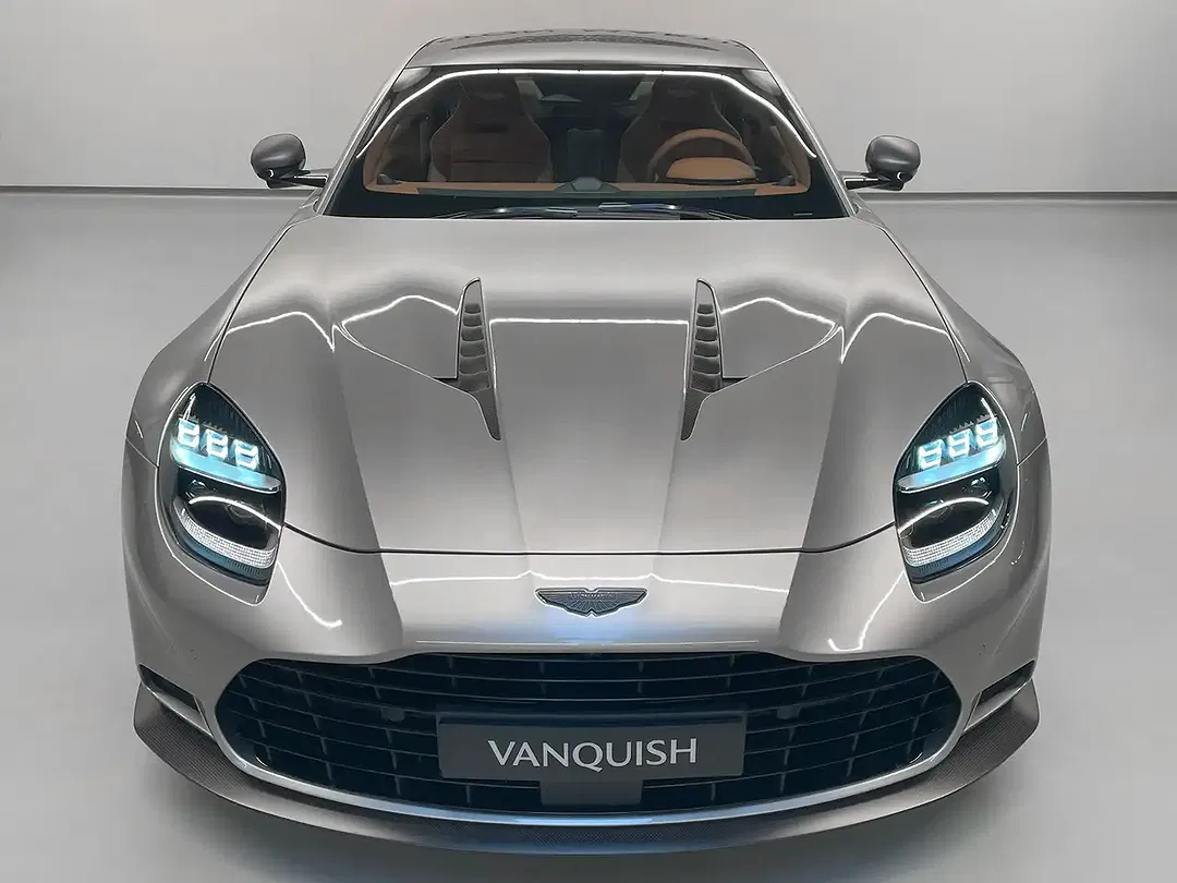 Aston Martin Vanquish Coupe - Thumbnail 6