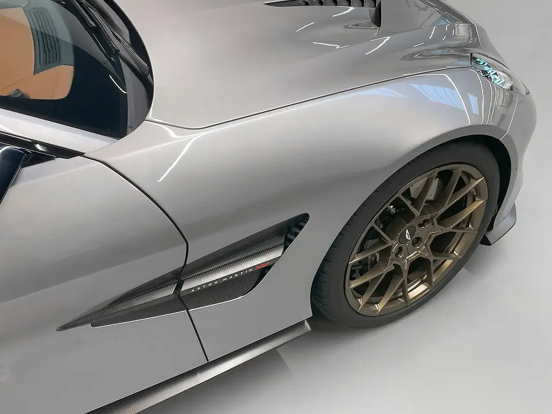 Aston Martin Vanquish Coupe - Thumbnail 9