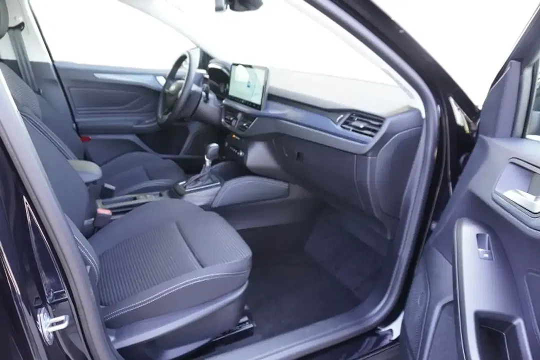 Ford Focus 1.0 Active X - Thumbnail 11