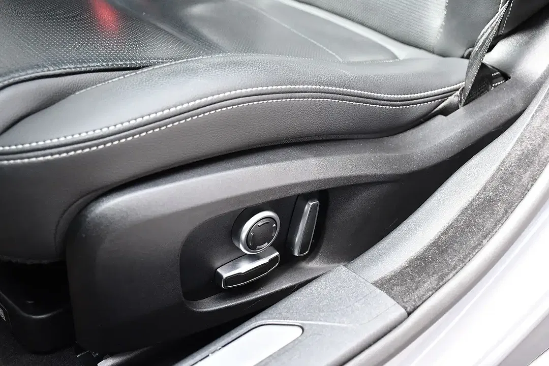 Jaguar XE R-Dynamic Black - Thumbnail 12