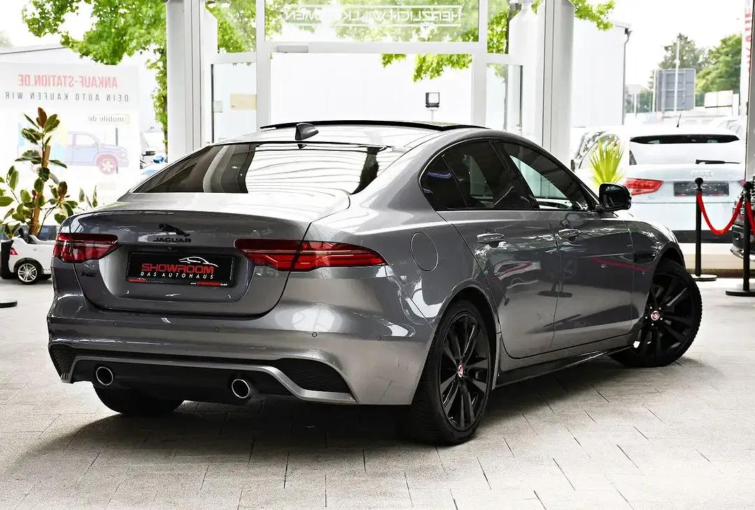 Jaguar XE R-Dynamic Black - foto 2